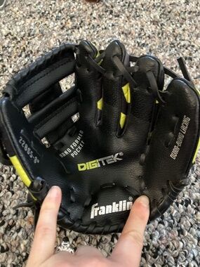 Franklin Digitek Kids’ Left-Hand 8” Fielding Glove